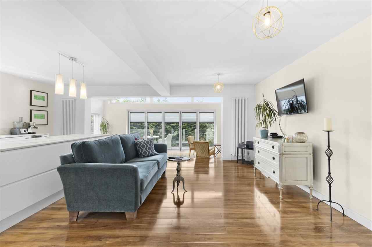 resized-2349823-Living Area B.jpg